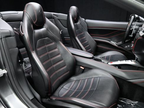 Used 2016 Ferrari California T image 10