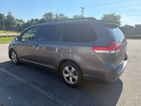 Used 2014 Toyota Sienna LE FWD image 5