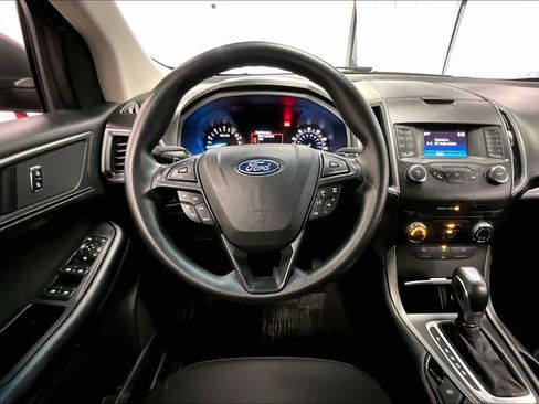Used 2018 Ford Edge SE image 5