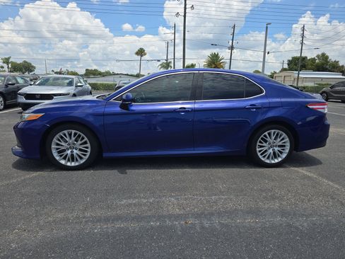 Used 2018 Toyota Camry XLE FWD image 6