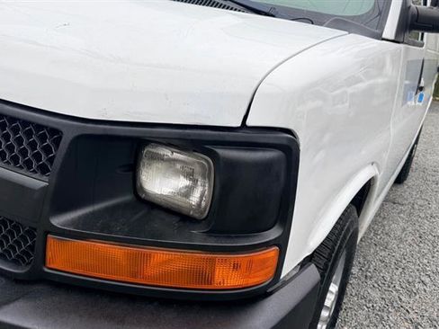 Used 2011 Chevrolet Express 2500 RWD image 32