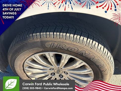 Used 2013 Lincoln MKX AWD image 15