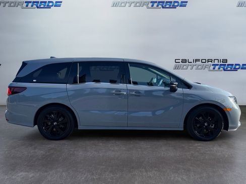 Used 2024 Honda Odyssey Sport image 4