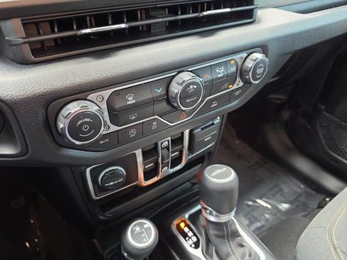 Used 2025 Jeep Gladiator Sport AWD/4WD image 24