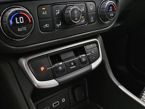 Used 2024 GMC Terrain SLE w/ Driver Convenience Package AWD/4WD image 22