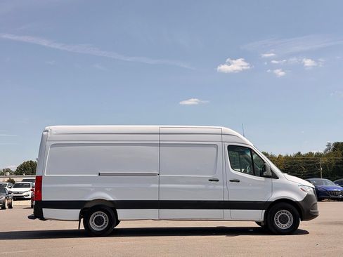 Used 2021 Mercedes-Benz Sprinter 2500 image 6