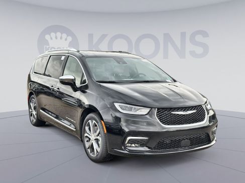 New 2026 Chrysler Pacifica Pinnacle image 10