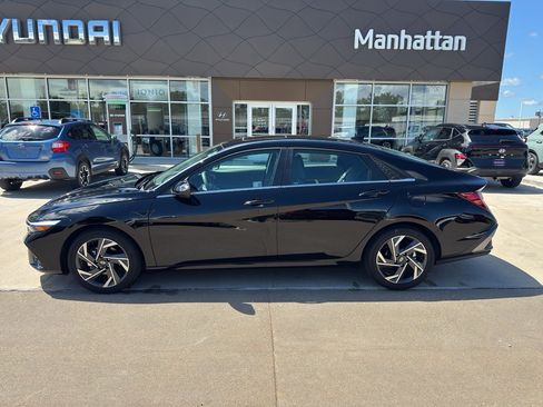 New 2025 Hyundai Elantra SEL FWD image 2