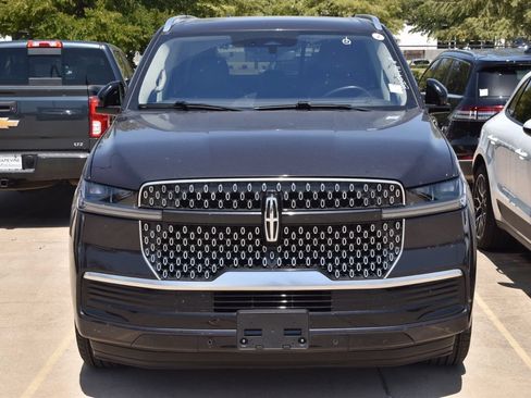 Certified 2025 Lincoln Navigator Reserve AWD/4WD image 3