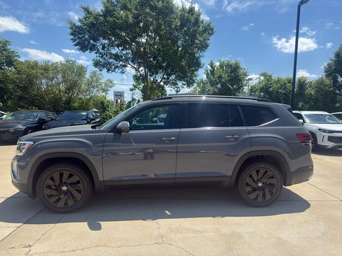 New 2026 Volkswagen Atlas SE FWD image 8
