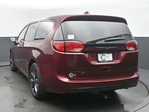 Used 2020 Chrysler Pacifica Touring w/ S Appearance Package FWD image 4
