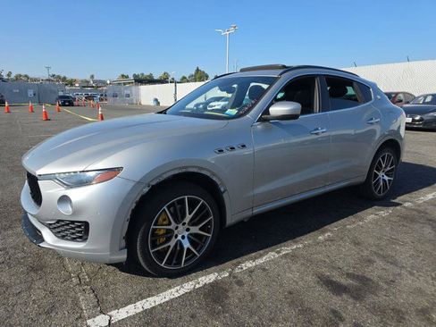 Used 2017 Maserati Levante S AWD/4WD image 4