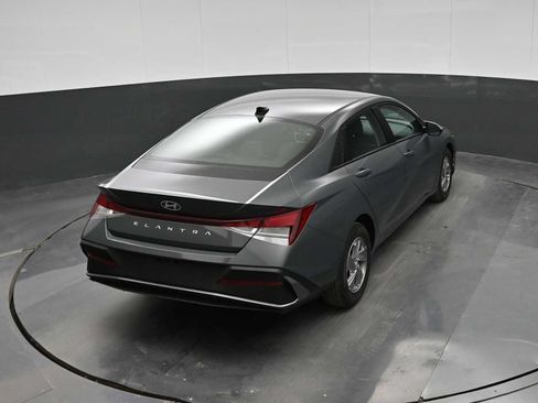 New 2026 Hyundai Elantra SE FWD image 28