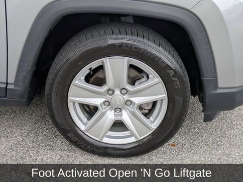 Used 2022 Jeep Compass Latitude w/ Convenience Group image 11