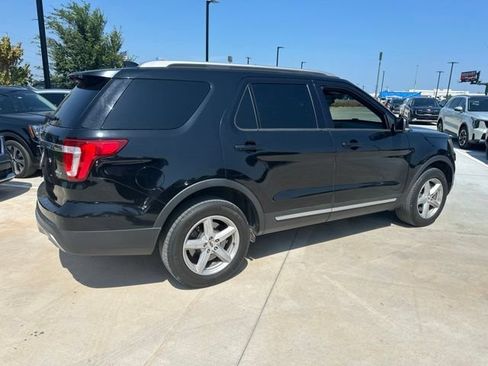 Used 2017 Ford Explorer XLT w/ Equipment Group 202A AWD/4WD image 15