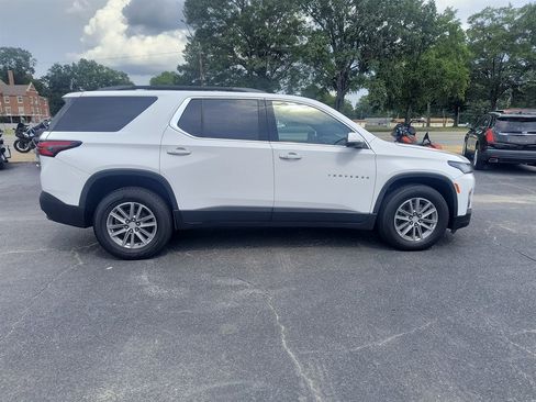 Used 2022 Chevrolet Traverse LT w/ LPO, Cargo Package FWD image 6