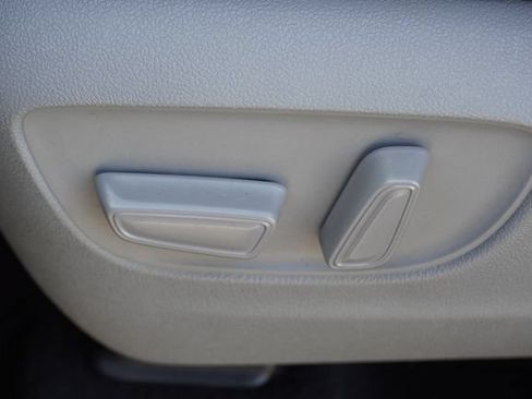 Used 2023 Toyota Highlander LE FWD image 22