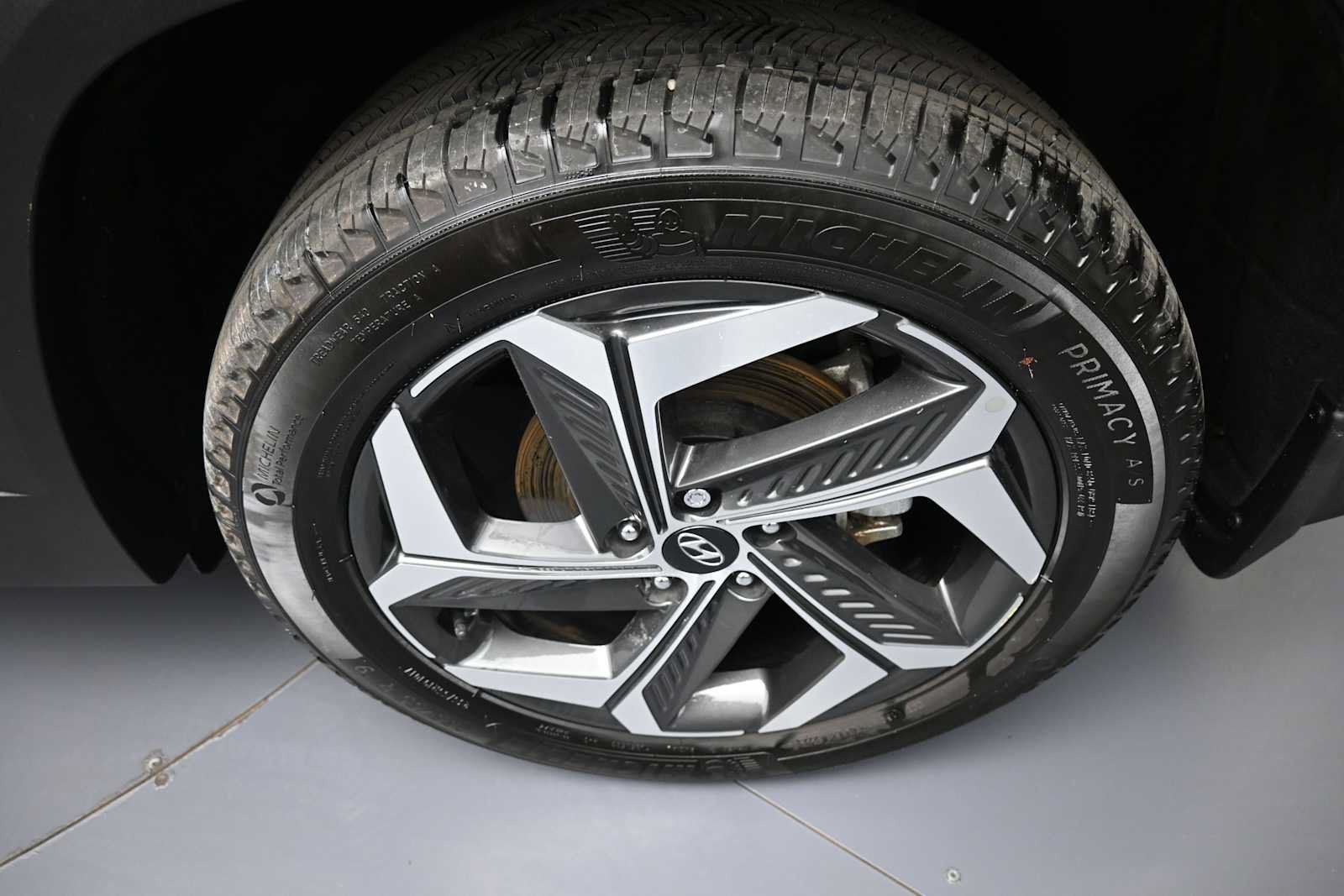 Certified 2024 Hyundai Tucson Limited AWD/4WD image 15