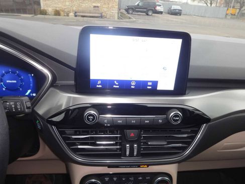 Used 2021 Ford Escape Titanium image 14