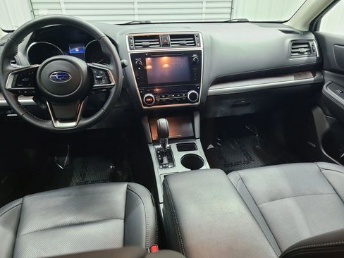 Used 2019 Subaru Outback 2.5i Limited AWD/4WD image 2