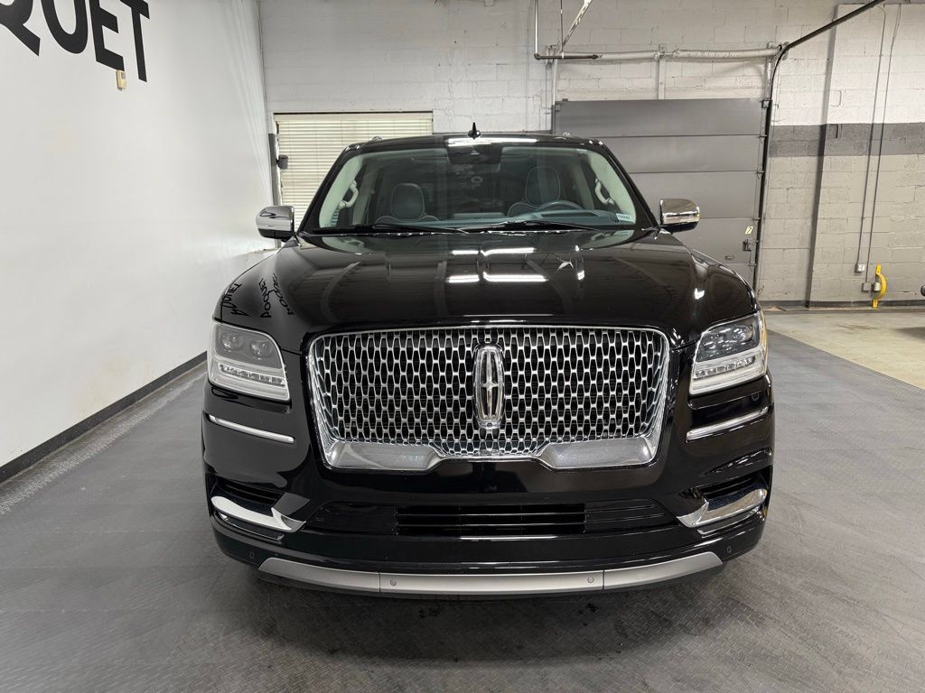 Used 2020 Lincoln Navigator Black Label w/ Cargo Convenience Package AWD/4WD image 3