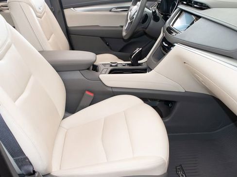 Used 2023 Cadillac XT5 Premium Luxury w/ LPO, Floor Liner Package AWD/4WD image 10