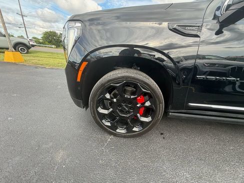 Used 2025 GMC Yukon XL Denali Ultimate w/ LPO, Floor Liner Package AWD/4WD image 10