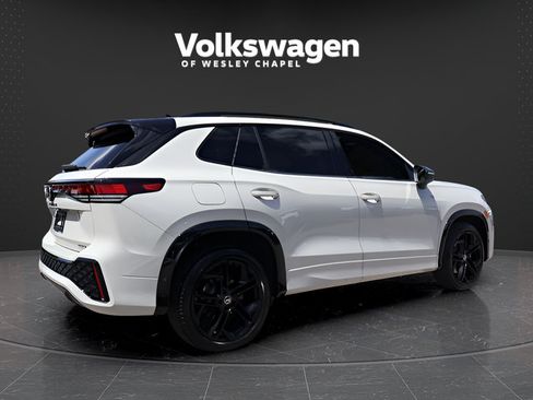 Certified 2025 Volkswagen Tiguan SE R-Line AWD/4WD image 8