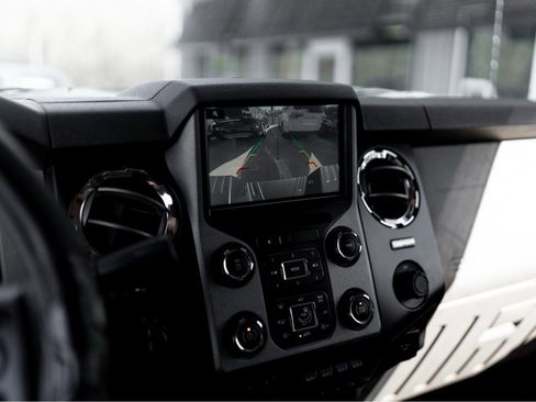 Used 2014 Ford F250 Lariat w/ Lariat Interior Package image 11