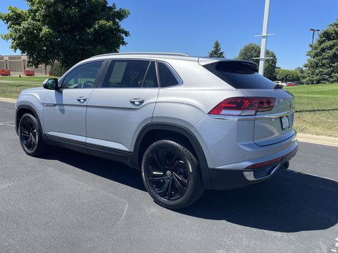 Used 2021 Volkswagen Atlas Cross Sport SEL w/ Cross Sport MDO Package AWD/4WD image 3