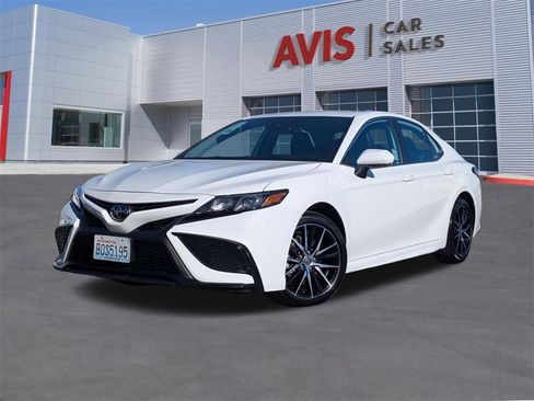 Used 2024 Toyota Camry SE image 1