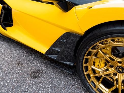 Used 2025 Lamborghini Revuelto AWD/4WD image 21