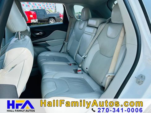 Used 2019 Jeep Cherokee Limited FWD image 12