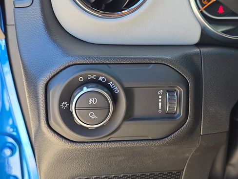 Used 2023 Jeep Gladiator Overland image 27