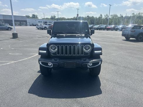 Used 2026 Jeep Wrangler Unlimited Sahara AWD/4WD image 3