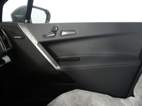 New 2026 BMW iX xDrive60 w/ M Sport Package image 24