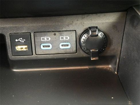 Used 2022 Toyota Highlander XLE image 4