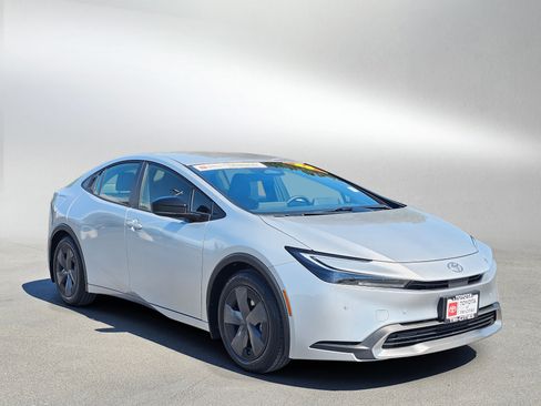 Used 2026 Toyota Prius Plug-In Hybrid FWD image 7