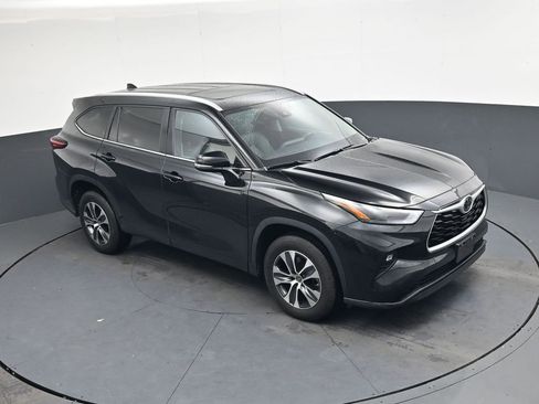 Used 2023 Toyota Highlander L image 29