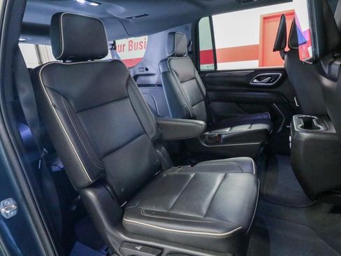 Used 2021 GMC Yukon XL SLT w/ SLT Premium Package AWD/4WD image 17