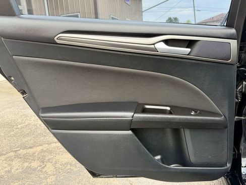 Used 2017 Ford Fusion SE w/ Equipment Group 201A FWD image 19