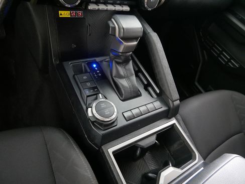 Certified 2024 Toyota Tacoma SR5 AWD/4WD image 24