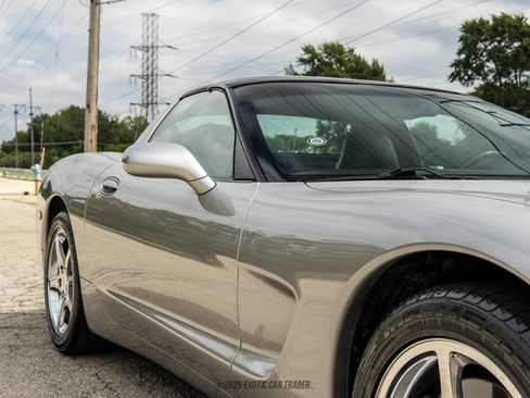 Used 2004 Chevrolet Corvette Coupe w/ Roof Package RWD image 86