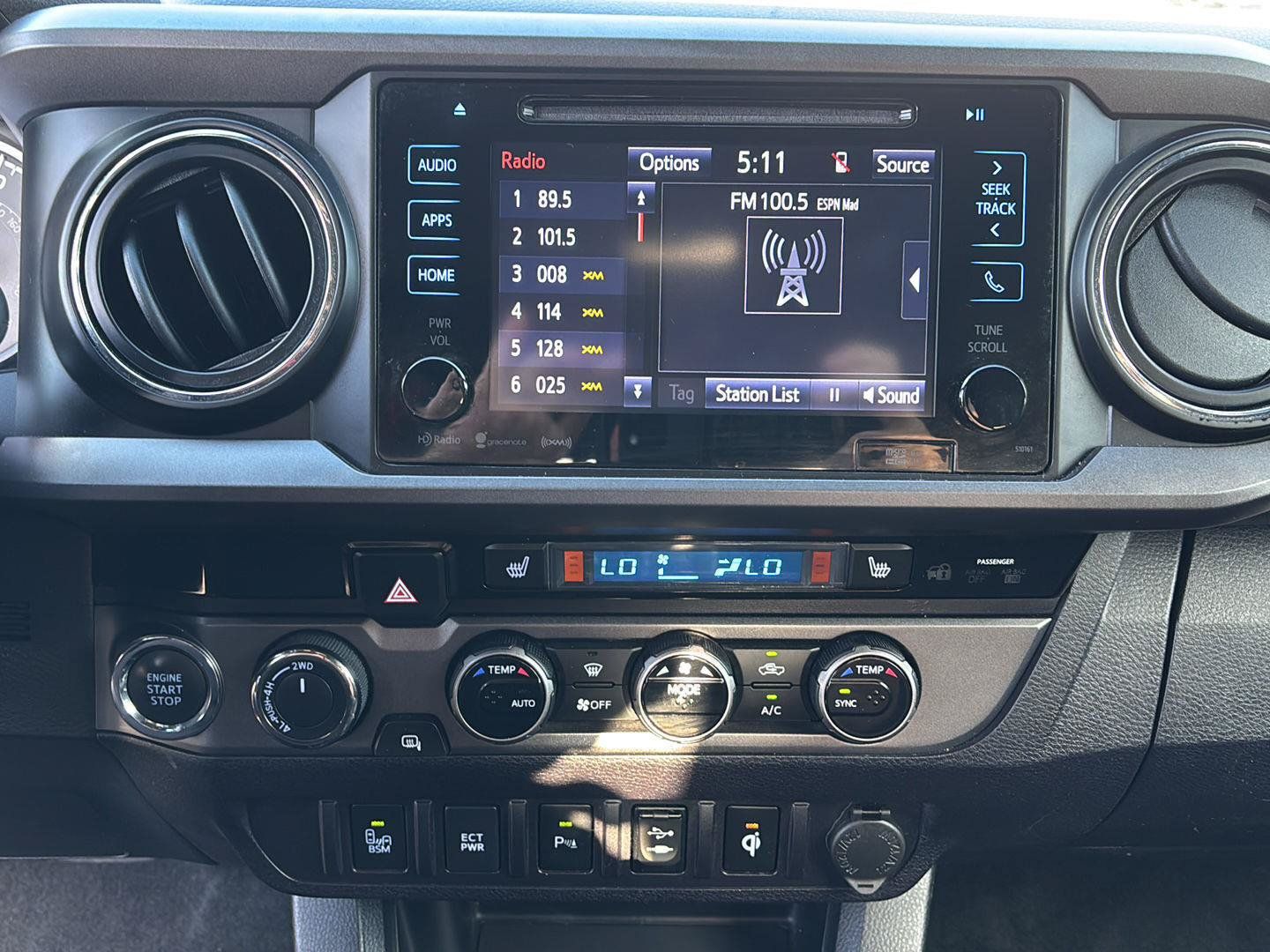Used 2017 Toyota Tacoma TRD Sport w/ Premium & Technology Package AWD/4WD image 34