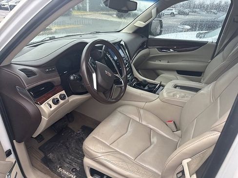 Used 2016 Cadillac Escalade Luxury image 7