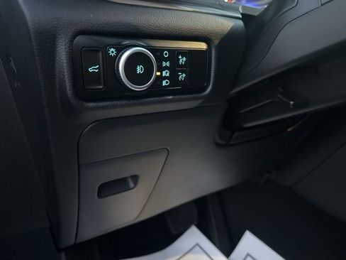 Used 2023 Ford Explorer Limited image 32