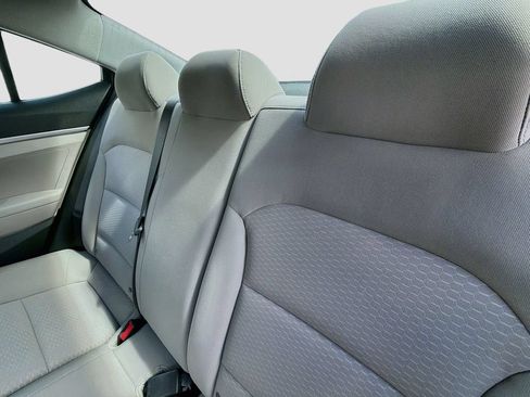 Used 2020 Hyundai Elantra SE FWD image 12