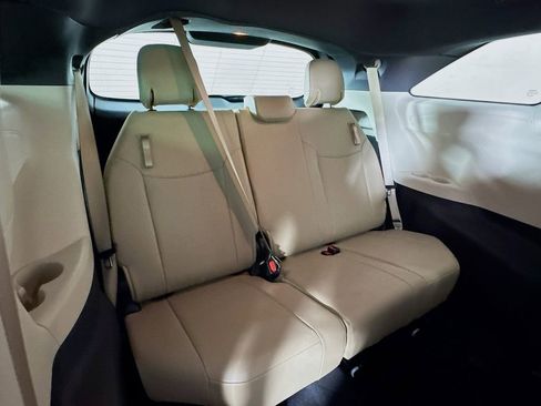 Used 2022 Toyota Sienna XLE image 28