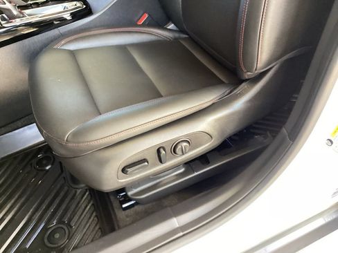Used 2026 Chevrolet Trax RS FWD image 32