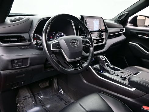 Used 2022 Toyota Highlander XSE AWD/4WD image 13